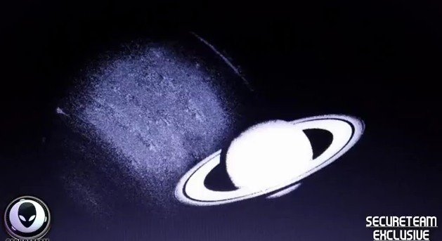 За Сатурном появился огромный «объект»,