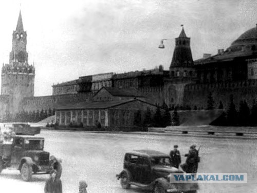 Очередная драпировка Мавзолея Ленина, как величайшая историческая подлость