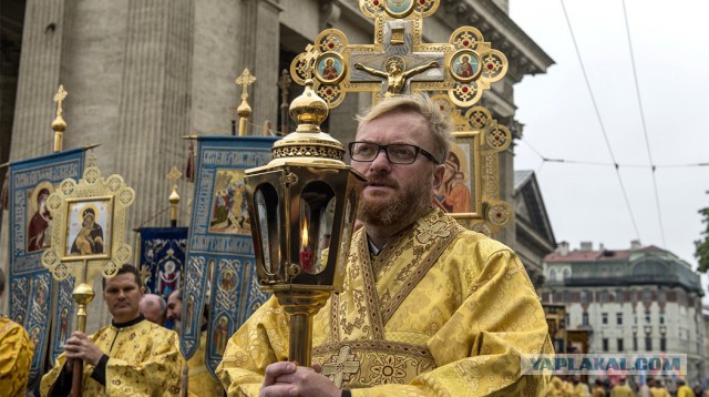 Крестный ход под портретом Николая II в Петербурге