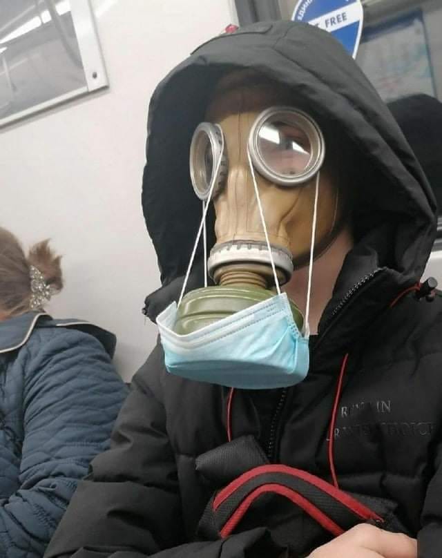 В Барнауле россиянина в противогазе отказались обслужить, поскольку он был без маски