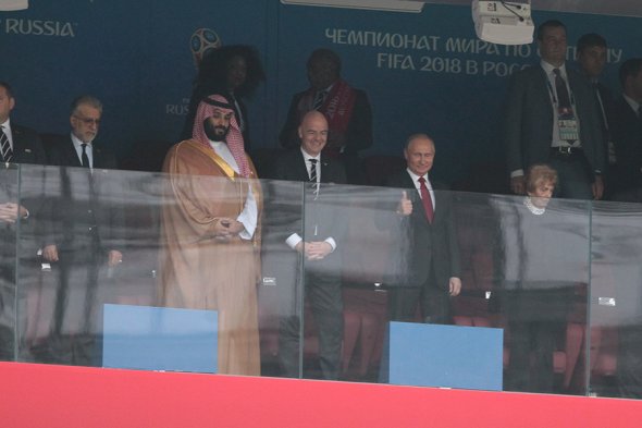 Как Путин реагировал на голы во время матча-открытия ЧМ. Фоторепортаж от гола к голу