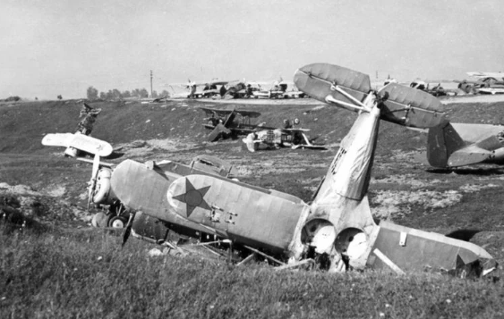 Как писатель, Михаил Шолохов погиб в январе 1942 года