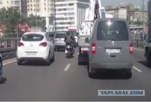 ДПСники бортанули байкера дверью