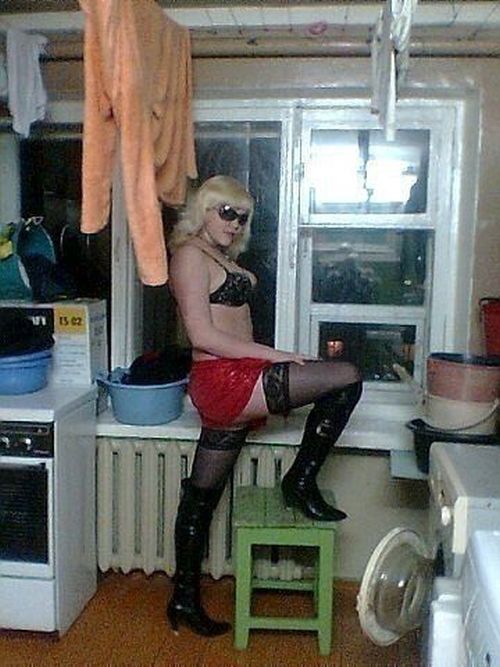 В женском студенческом общежитии скучать некогда