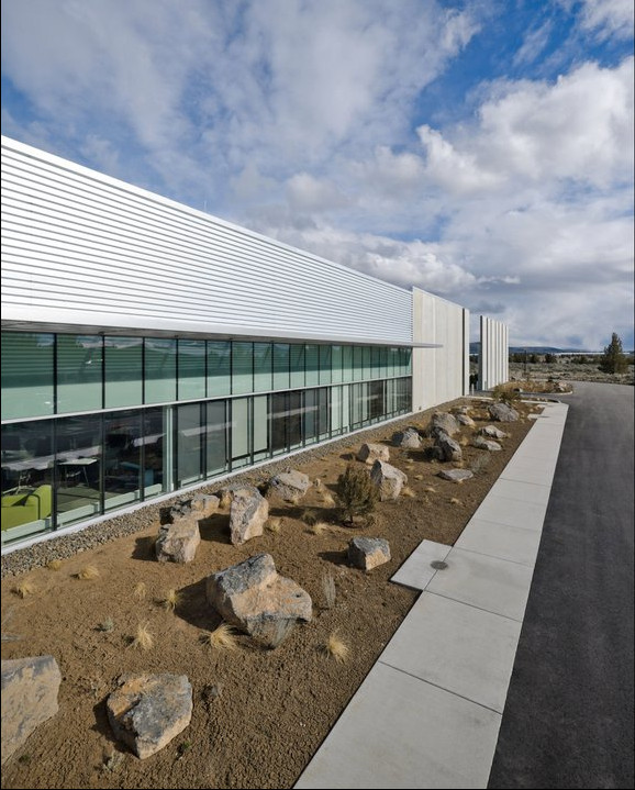 Где хранятся данные Facebook?