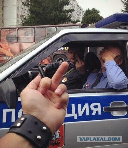 Мотоцикл уходит от погони