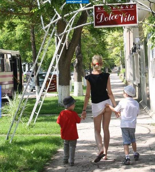 Девушки: вид со спины