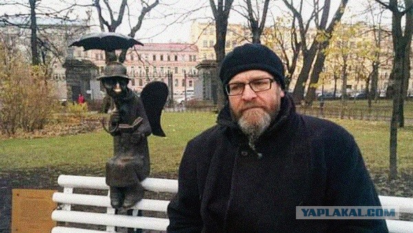 На набережной Карповки тайно открыли скульптуру «Печальный ангел» в память о погибших от коронавируса врачах