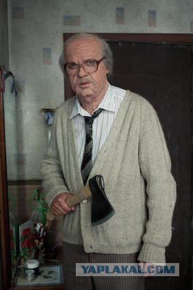 Девки бычат в метро и получают по заслугам