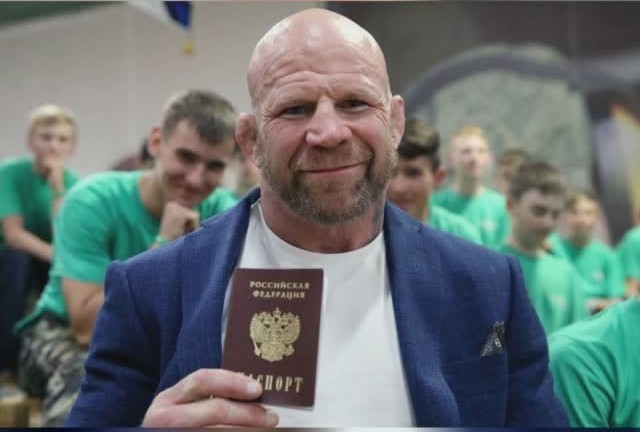 Боец ММА Монсон отказался от американского гражданства в пользу российского