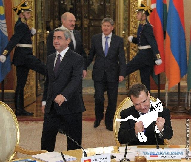 Дима играет в шофёра