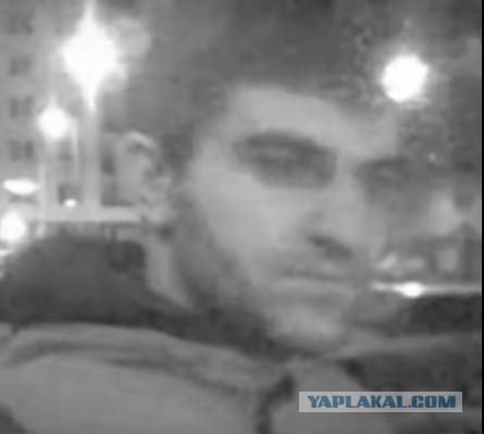Злой пацан сморкался в подъезде и разбил себя... в зеркале
