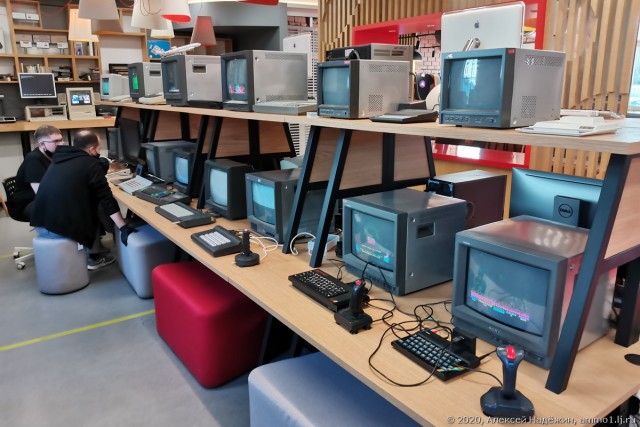 Десятки работающих раритетных компьютеров - экскурсия по музею Яндекса
