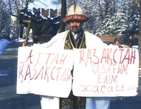В Казахстане продолжают терроризировать русских