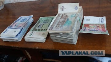 В Санкт- Петербурге собралась очередь у обменника после новостей об остановке валютных торгов на Мосбирже