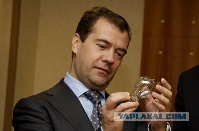 Д.Медведев ввел энергопайки: лифты и кондиционеры