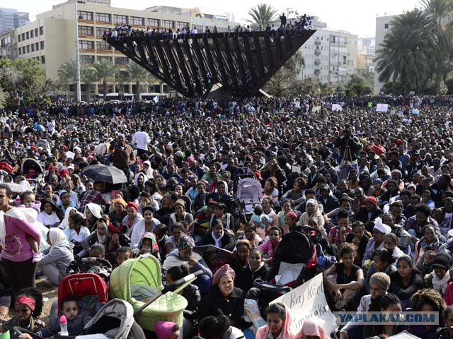 В Израиле мигранты собрали многотысячный митинг