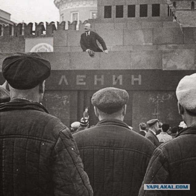 Помните "стрелка" из Питера, который лупанул панку в лицо ракетницей, потому что ему не понравился его внешний вид?