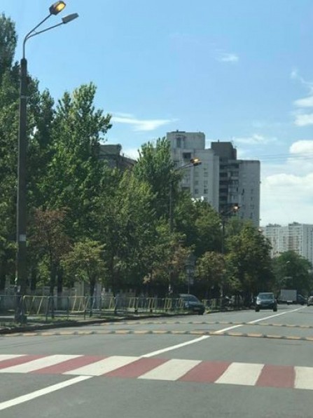 В Базилевке люди сами поставили фонари на улицах, потому что устали просить об этом администрацию. Но чиновники свет отключили