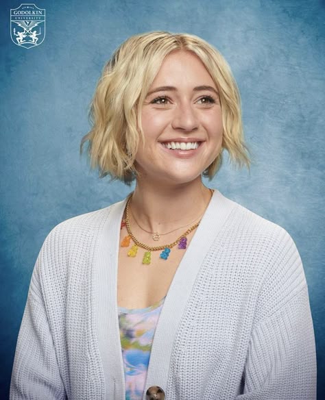 Арина Шайло показала, как красиво можно рассказать историю без слов с помощью пантомимы.