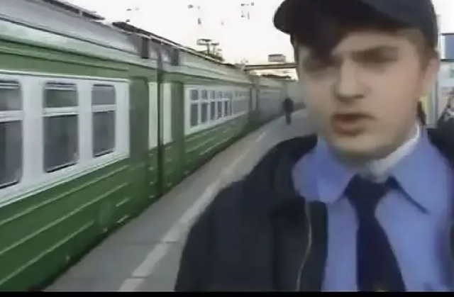 Прохожий облапал на видео блогершу в Москве