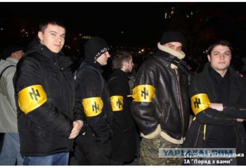 Вооруженные радикалы заблокировали Царева.