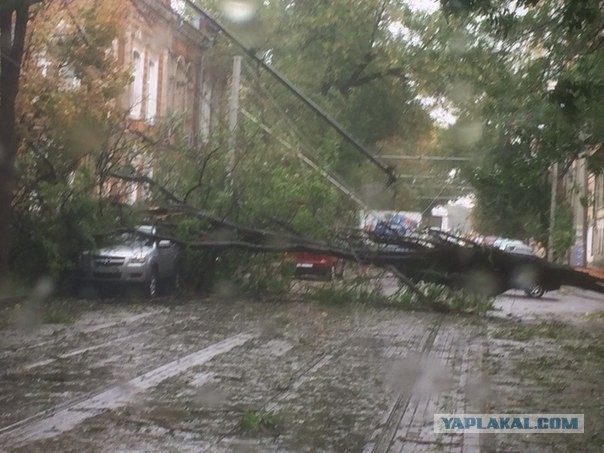 В Ростовской области бушует ураган