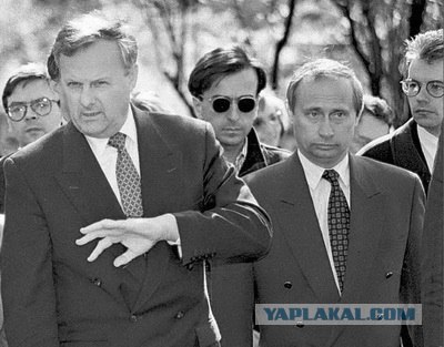 Собчак А.А. и его перспективный носильщик.