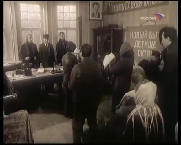 Депутат Рады сорвал российский флаг с консульства РФ во Львове