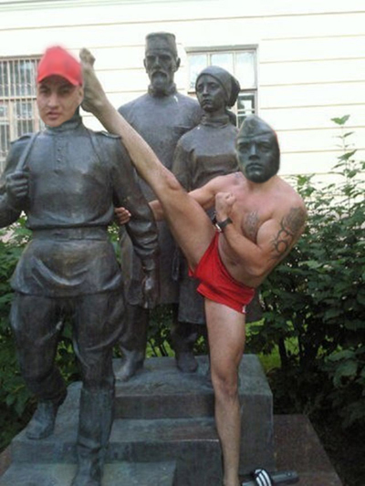 Спортсмен осквернил памятник