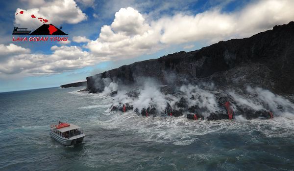 На Гавайях вулканическая бомба из лавы попала по прогулочному кораблю и пробила крышу. Пострадало свыше 20 человек