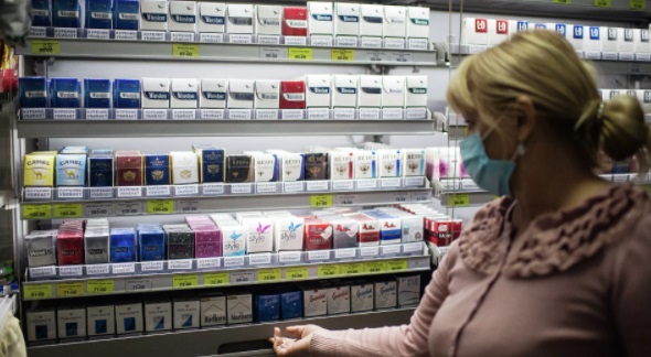Госдума приняла закон о запрете перевозить более 200 сигарет без акцизов