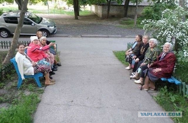 У 83-летней бабушки мошенники выманили деньги, потом вынудили продать квартиру и выгоняют на улицу