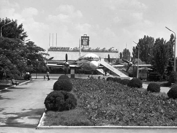 Дарите детям самолёты!