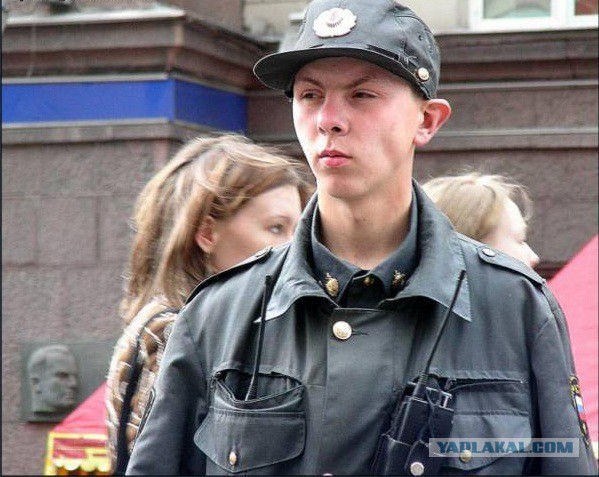 Если вы думаете, что эти бравые ребята пришли осуществлять захват опасных преступников, то вы ошибаетесь