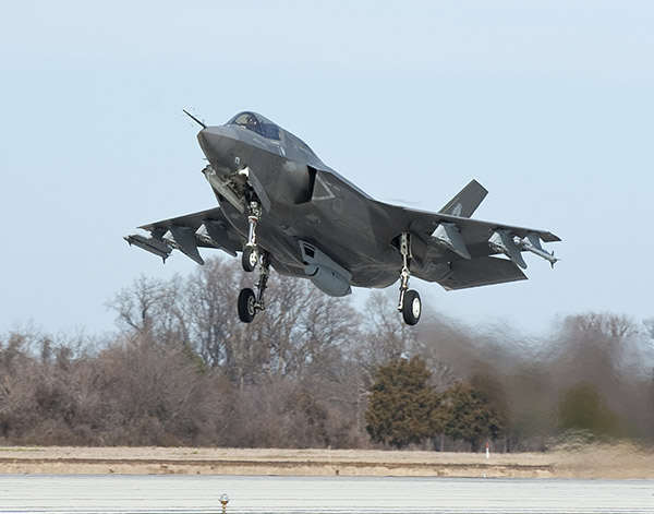 ОАК передала МО РФ партию истребителей пятого поколения Су-57