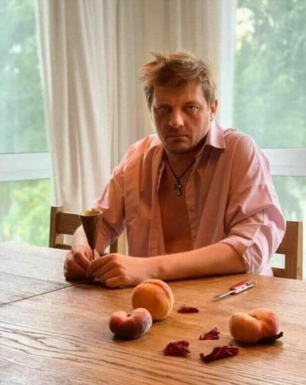 Девочка с помидорами⁠⁠