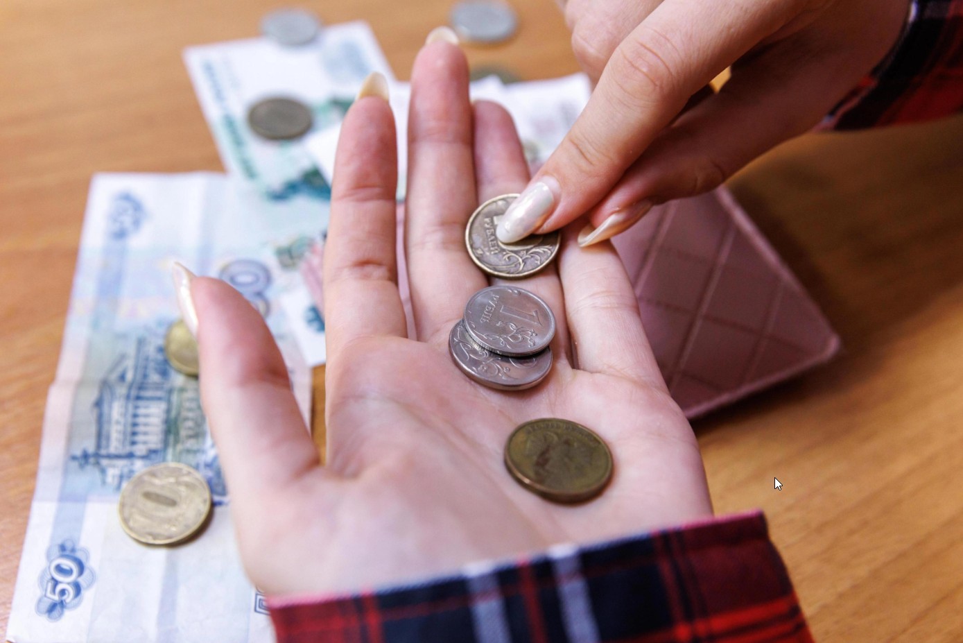 Для миллионов бедных россиян это станет спасением? С 2025 года в стране могут ввести продуктовые карточки