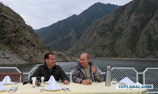 Путин поймал щуку весом 21 кг
