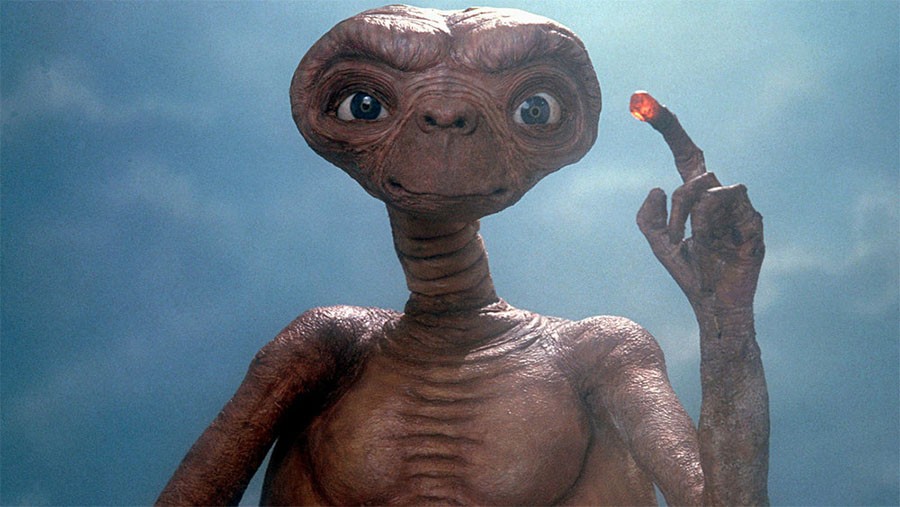 E.T. phone home (Инопланетянин звонить домой) .