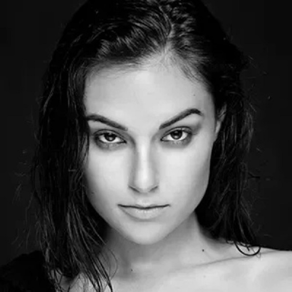 Саша Серова обновила свои фотки в контакте
