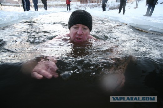 Подожгли метан, замерзший на озере