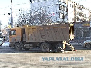 В Новосибирске «ГАЗель» потеряла задние колеса