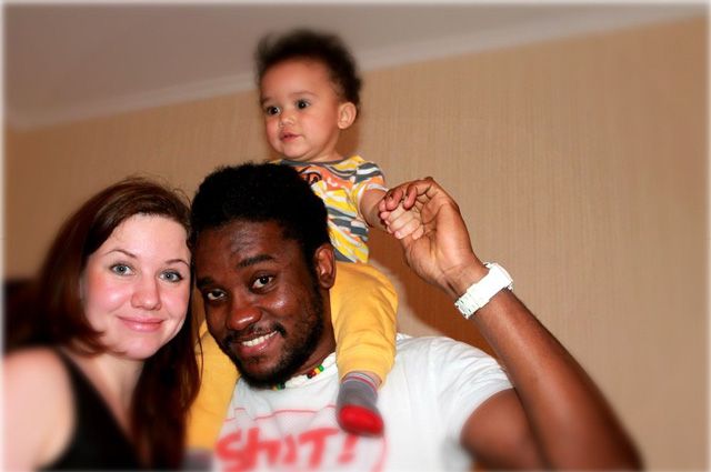 foto-russkaya-i-negr-mashku-trahnuli-tolpoy