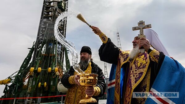 Президент Гурбангулы Бердымухамедов обкатал на Каспии новый прогулочный катер