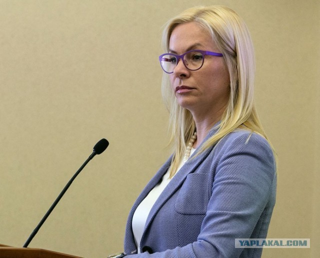 Вице-мэр Новосибирска сделала снежного ангела в купальнике