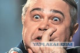 Под балконом