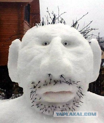 Упала сосулька на руку