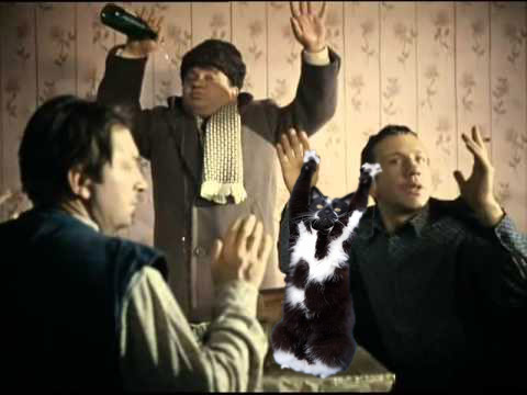 Фотожаба: «Сдающаяся» кошка