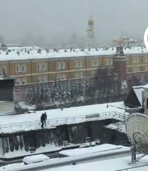 Вид из номера в московском The Carlton по цене 2,5 млн за ночь снял на видео командировочный